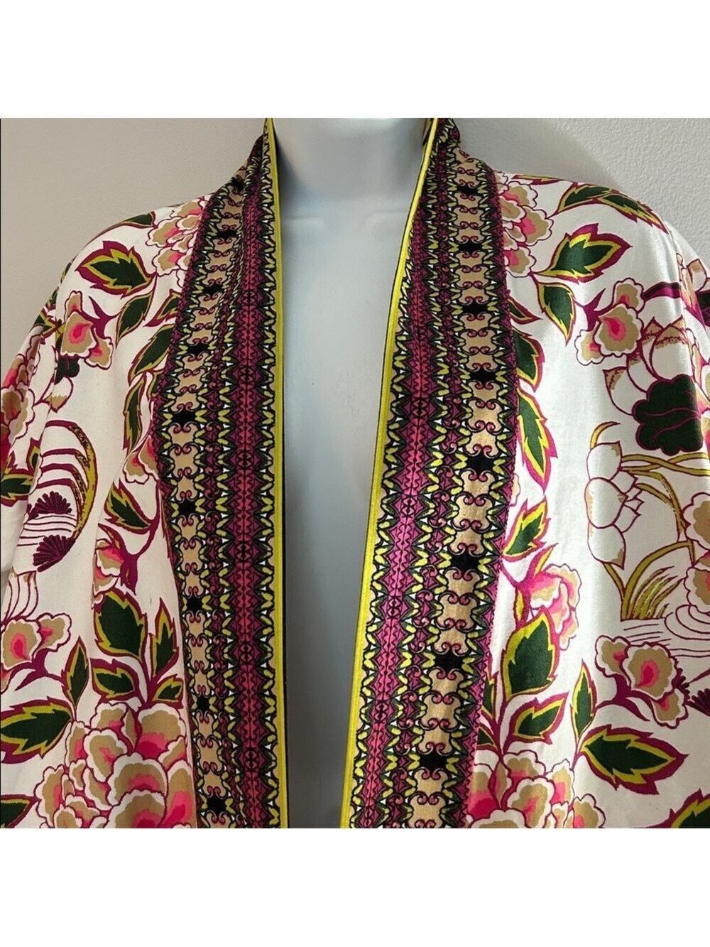 Natori x Disney Alice Through The Looking Glass Kimono - Picture 2 of 9